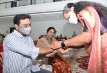 Kavitha tied Rakhi to KTR