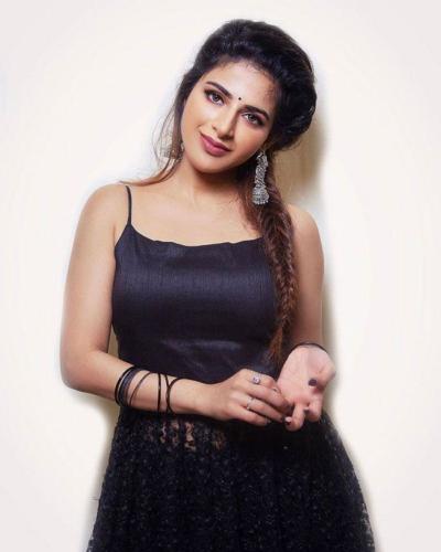 Iswarya Menon 8