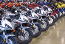 బైకుల కోసం షో రూమ్ ల నిండా జనాలు