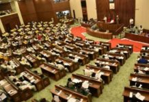 మండలిలో మంత్రిపై టీడీపీ సభ్యుల దాడి…!