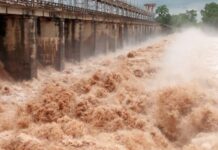 ఉప్పొంగుతున్న గోదావరి