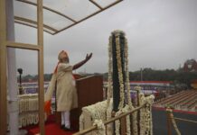 ఆత్మ నిర్భర్ భారత్ అభియాన్ పేరుతో రూ.20 లక్షల కోట్ల ప్యాకేజీ:మోడీ