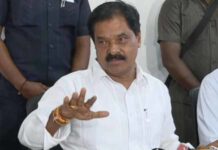 గోవింద నామాలు పెట్టుకొని ఆలయంలోకి వెళ్లటమే డిక్లరేషనట..