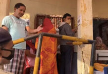 బీహార్ ఎన్నికల్లో పోలింగ్ ఏజెంట్ మృతి.. మాస్క్ పెట్టుకోకుండా ఓటు వేయడానికి వచ్చిన పబ్లిక్