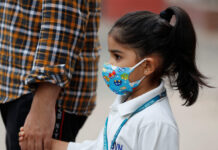 అక్కడ స్కూల్స్ ఇప్పట్లో ఓపెన్ చేయలేరంట..