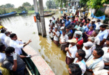 ట్రాక్టర్ నడిపిన నారా లోకేష్.. త్రుటిలో తప్పిపోయిన పెను ప్రమాదం..
