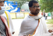 ఎమ్మెల్యే అవ్వడం కోసం బిక్షమెత్తుకుంటున్నాడు..