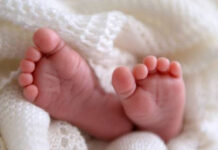 డెలివరీ అవ్వకముందే బిడ్డను బేరం పెట్టేశారు..