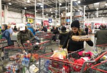 అమెరికాలో కరోనా భయంతో ప్రజలు ఏం చేస్తున్నారో తెలిస్తే షాక్ అవుతారు..