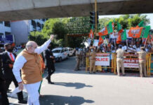 చెన్నై పర్యటనలో అమిత్షా.. ఫ్లకార్డ్ విసిరిన ఓ వ్యక్తి..